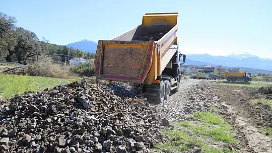 Mahallelerin yol stabilizasyon, bakım ve onarım çalışmaları devam ediyor