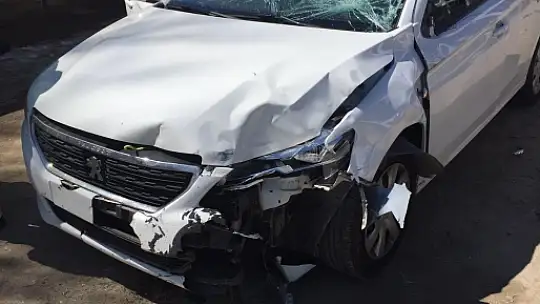 Otomobille çarpışan motosiklet sürücüsü yaşamını yitirdi