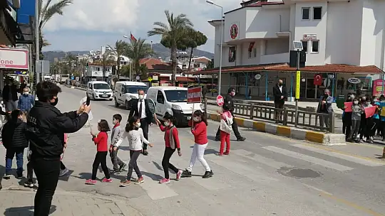 Yayaların geçiş üstünlüğüne dikkat çektiler