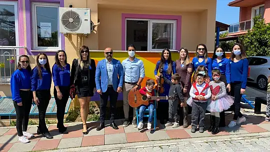 Elit, otizmli çocuklar için maviye büründü