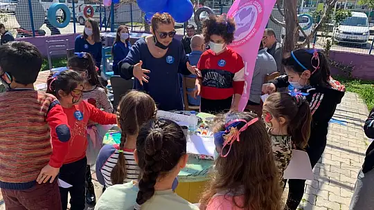 Elit, otizmli çocuklar için maviye büründü
