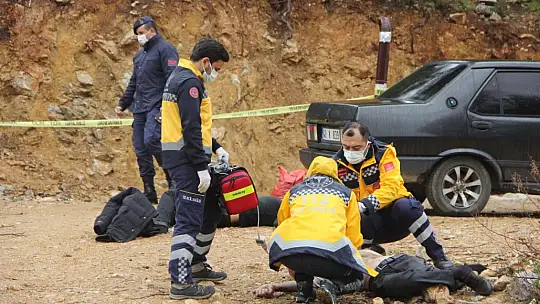 Baba ve oğlunu av tüfeğiyle öldüren firari katil teslim oldu