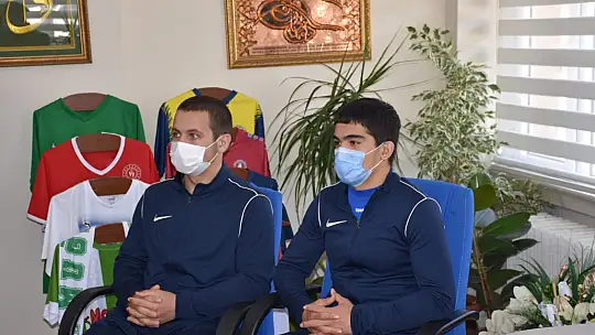 İlman'ı ziyaret ederek desteklerinden dolayı teşekkür ettiler