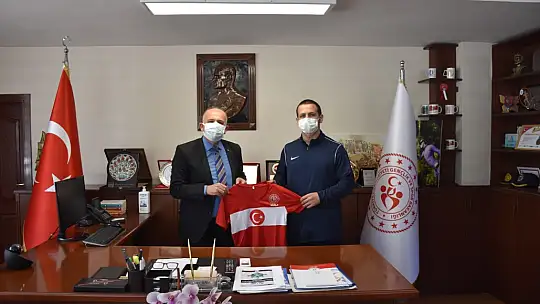 İlman'ı ziyaret ederek desteklerinden dolayı teşekkür ettiler