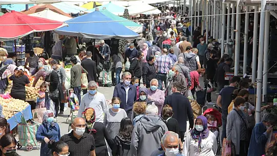Pazardaki yoğun kalabalık tedirgin etti