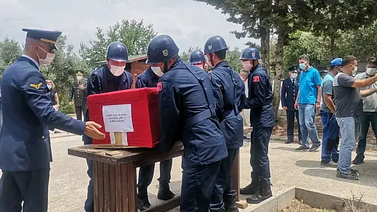 Kıbrıs Gazisi Akan, Fethiye'de toprağa verildi