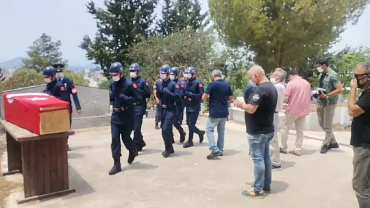 Kıbrıs Gazisi Akan, Fethiye'de toprağa verildi