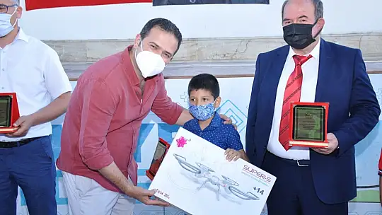 Okuma Yarışmasında başarılı olan öğrencilere hediyeleri törenle takdim edildi