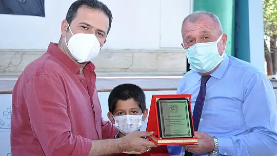 Okuma Yarışmasında başarılı olan öğrencilere hediyeleri törenle takdim edildi