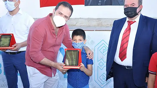 Okuma Yarışmasında başarılı olan öğrencilere hediyeleri törenle takdim edildi