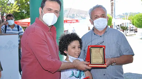 Okuma Yarışmasında başarılı olan öğrencilere hediyeleri törenle takdim edildi