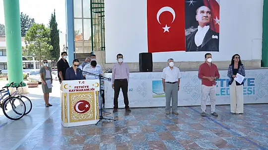 Okuma Yarışmasında başarılı olan öğrencilere hediyeleri törenle takdim edildi
