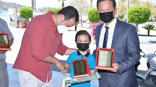 Okuma Yarışmasında başarılı olan öğrencilere hediyeleri törenle takdim edildi