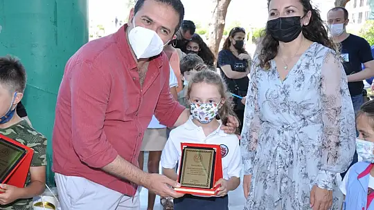 Okuma Yarışmasında başarılı olan öğrencilere hediyeleri törenle takdim edildi