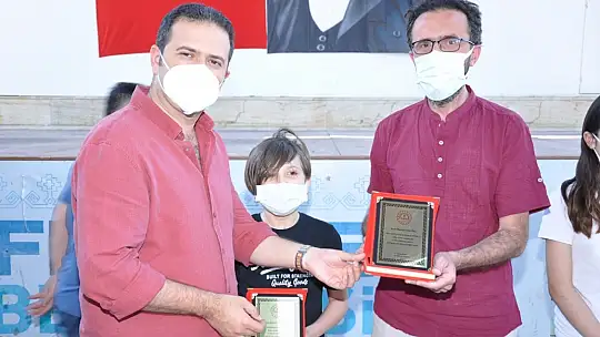Okuma Yarışmasında başarılı olan öğrencilere hediyeleri törenle takdim edildi