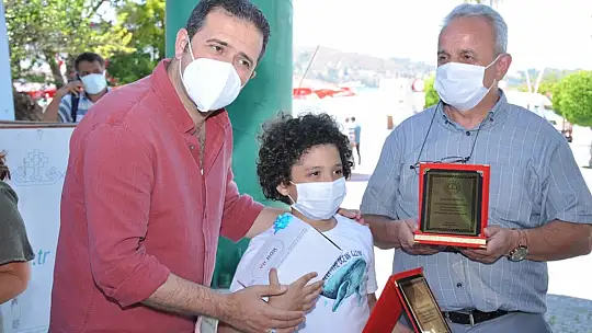 Okuma Yarışmasında başarılı olan öğrencilere hediyeleri törenle takdim edildi
