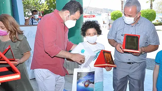 Okuma Yarışmasında başarılı olan öğrencilere hediyeleri törenle takdim edildi