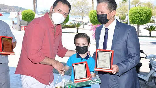 Okuma Yarışmasında başarılı olan öğrencilere hediyeleri törenle takdim edildi