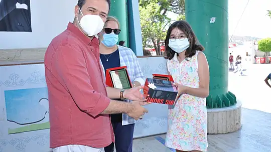 Okuma Yarışmasında başarılı olan öğrencilere hediyeleri törenle takdim edildi