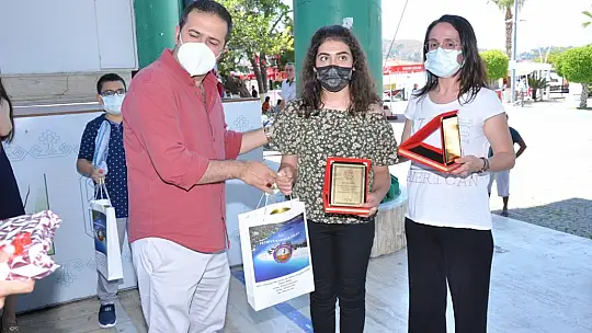 Okuma Yarışmasında başarılı olan öğrencilere hediyeleri törenle takdim edildi