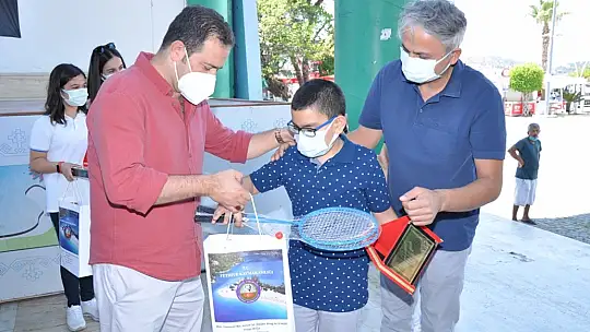 Okuma Yarışmasında başarılı olan öğrencilere hediyeleri törenle takdim edildi