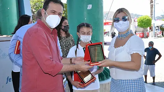 Okuma Yarışmasında başarılı olan öğrencilere hediyeleri törenle takdim edildi