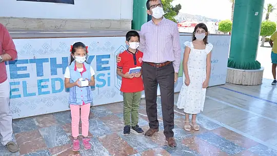 Okuma Yarışmasında başarılı olan öğrencilere hediyeleri törenle takdim edildi