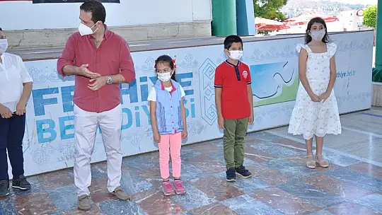 Okuma Yarışmasında başarılı olan öğrencilere hediyeleri törenle takdim edildi