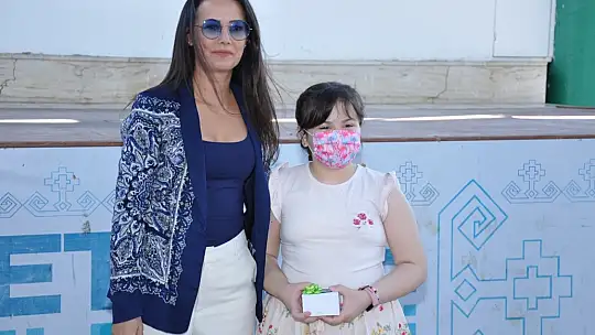 Okuma Yarışmasında başarılı olan öğrencilere hediyeleri törenle takdim edildi