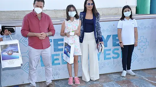 Okuma Yarışmasında başarılı olan öğrencilere hediyeleri törenle takdim edildi