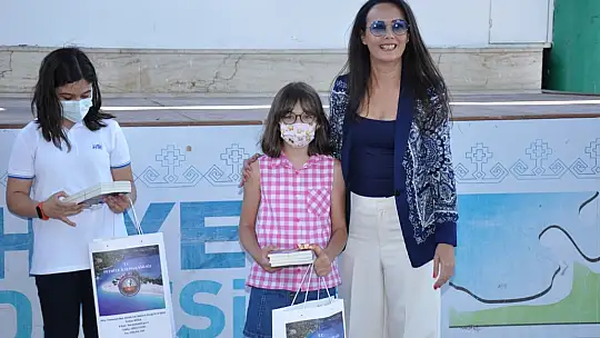 Okuma Yarışmasında başarılı olan öğrencilere hediyeleri törenle takdim edildi