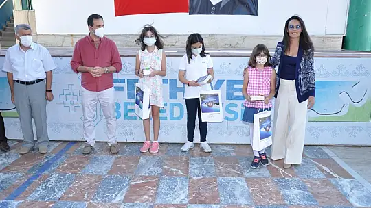 Okuma Yarışmasında başarılı olan öğrencilere hediyeleri törenle takdim edildi