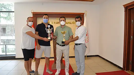 Diş Hekimi Yürük, Fethiye'ye 2 kupayla döndü