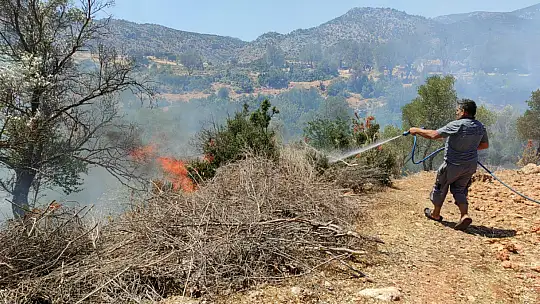 Seydikemer'de 3 noktada çıkan yangın kontrol altına alındı