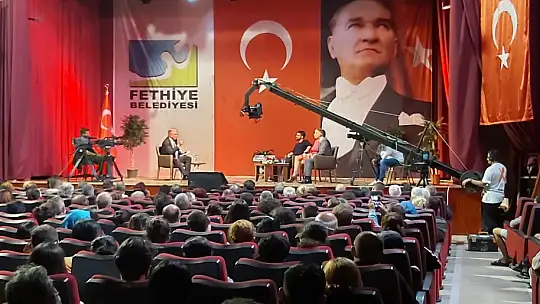 Uğur Dündar ile Demokrasi Arenası'nda söz gençlerin!
