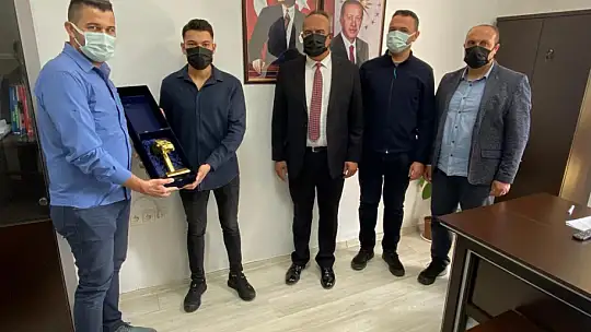 Yılın Öğrenci Altın Ambulans Ödülü Gökçe'ye takdim edildi