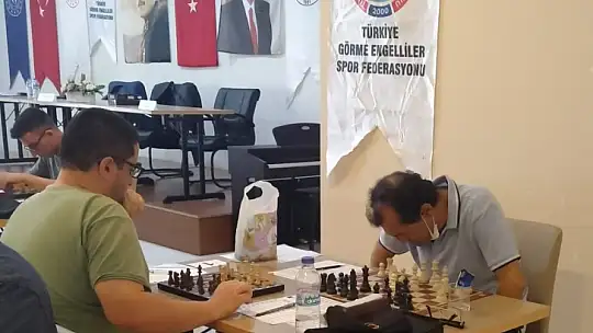 ZİRVEYİ ZORLUYORLAR