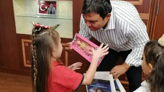MİNİKLER MAKAM KOLTUĞUNDA