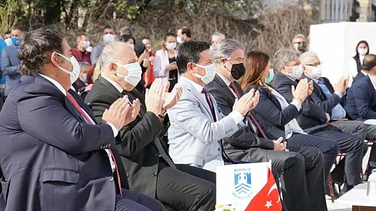 Yalıkavakspor Kadın Hentbol Takımı yeni salonuna kavuştu