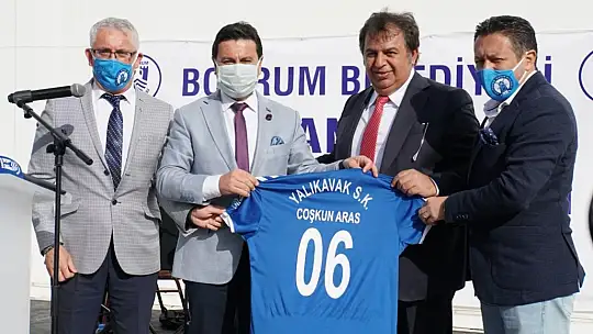 Yalıkavakspor Kadın Hentbol Takımı yeni salonuna kavuştu