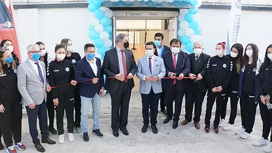 Yalıkavakspor Kadın Hentbol Takımı yeni salonuna kavuştu