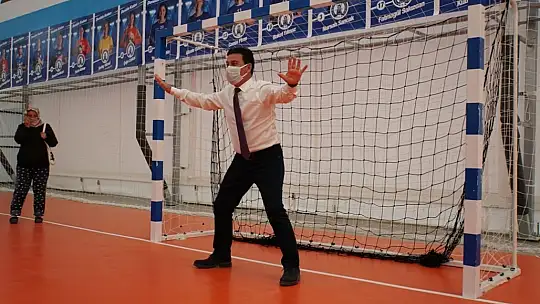 Yalıkavakspor Kadın Hentbol Takımı yeni salonuna kavuştu