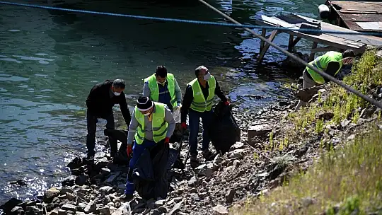 5 bin 600 kg çöp toplandı