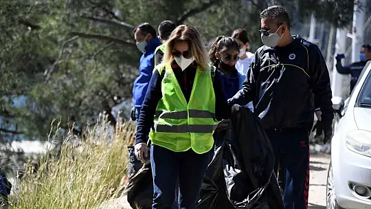 5 bin 600 kg çöp toplandı