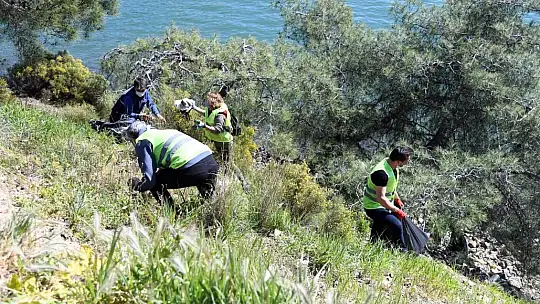 5 bin 600 kg çöp toplandı