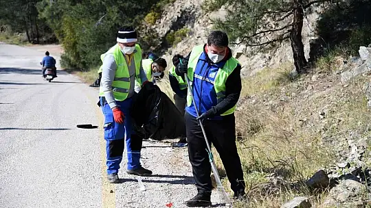 5 bin 600 kg çöp toplandı
