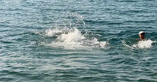 Sıcak havayı Çalış Plajı'nda değerlendirdiler