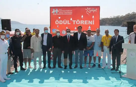 'Açık Su Yüzme Yarışı' sporcuları kıyasıya mücadele etti