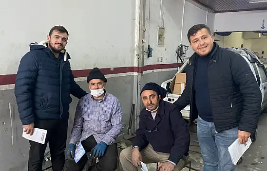 AK Parti kapı kapı gezip, halkı bilgilendirdi