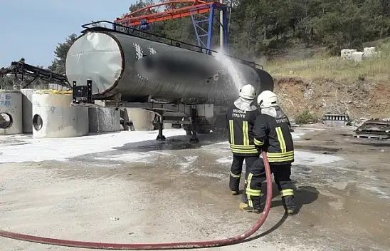 Asfalt tankeri bomba gibi patladı